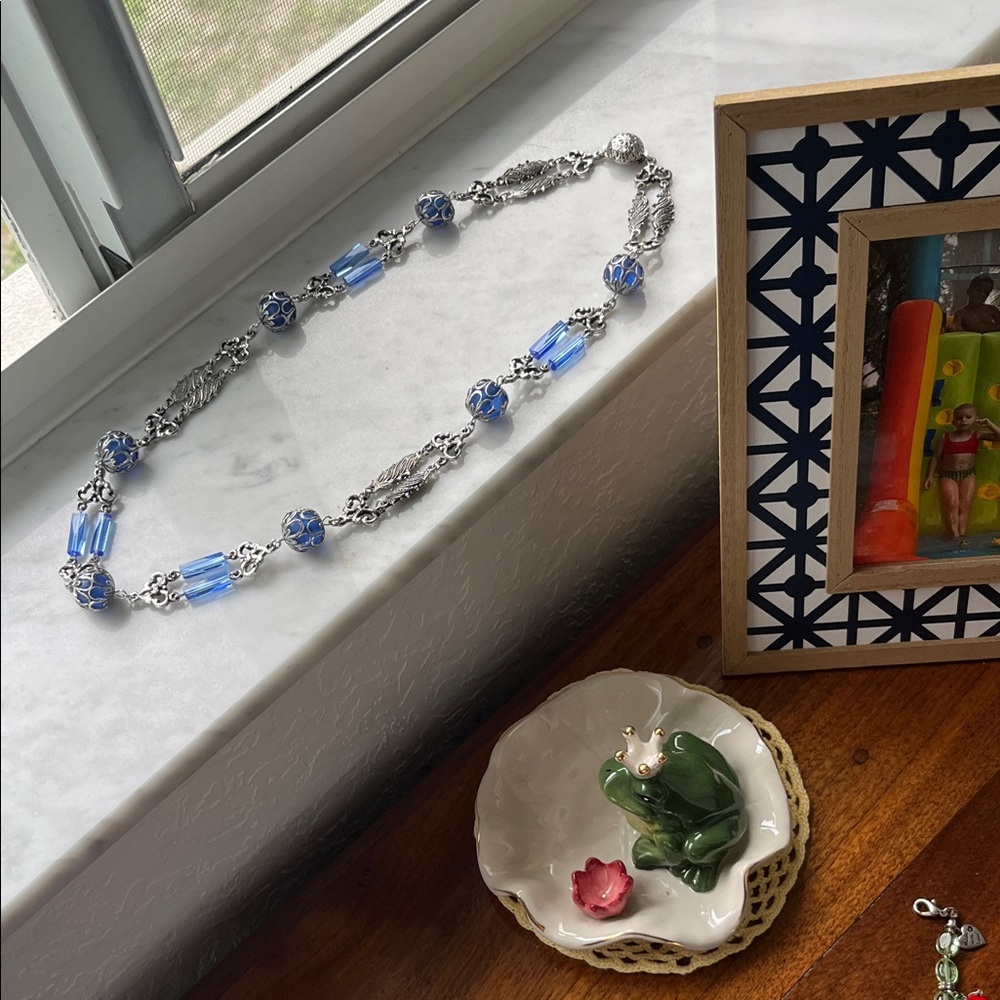 VINTAGE Elegant Silver Toned and Blue Beaded Necklace - Picture 8 of 8